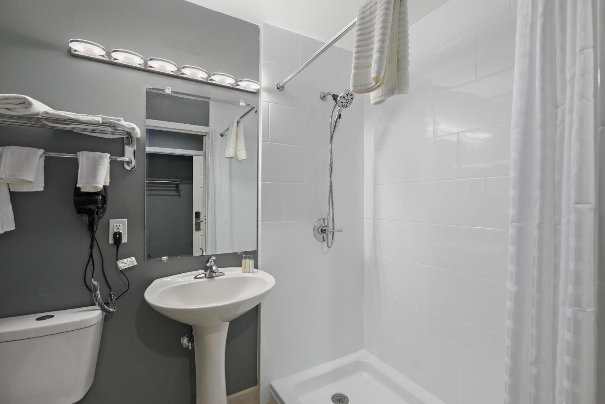 Four Seasons Country Inn Glasgow Ngoại thất bức ảnh